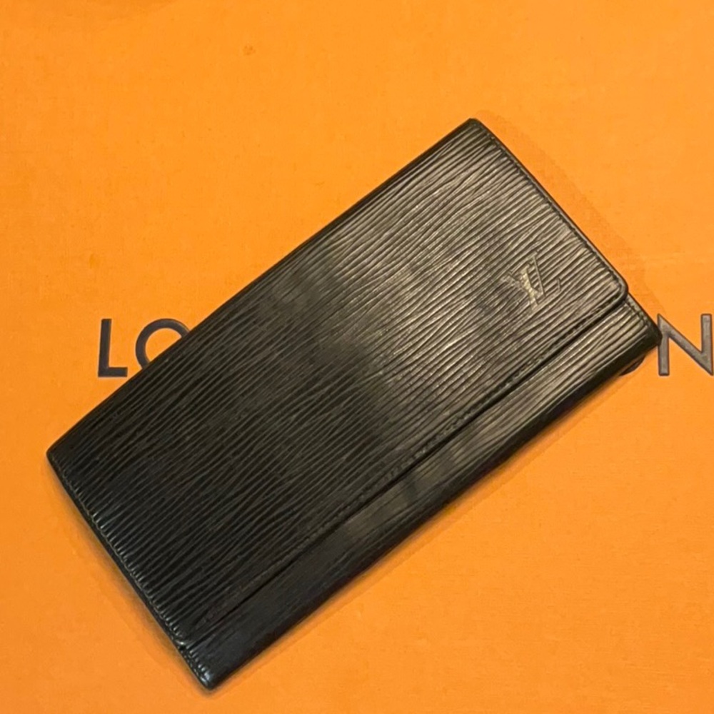 Louis Vuitton Epi Black Wallet - EXCELLENT CONDITION!!!